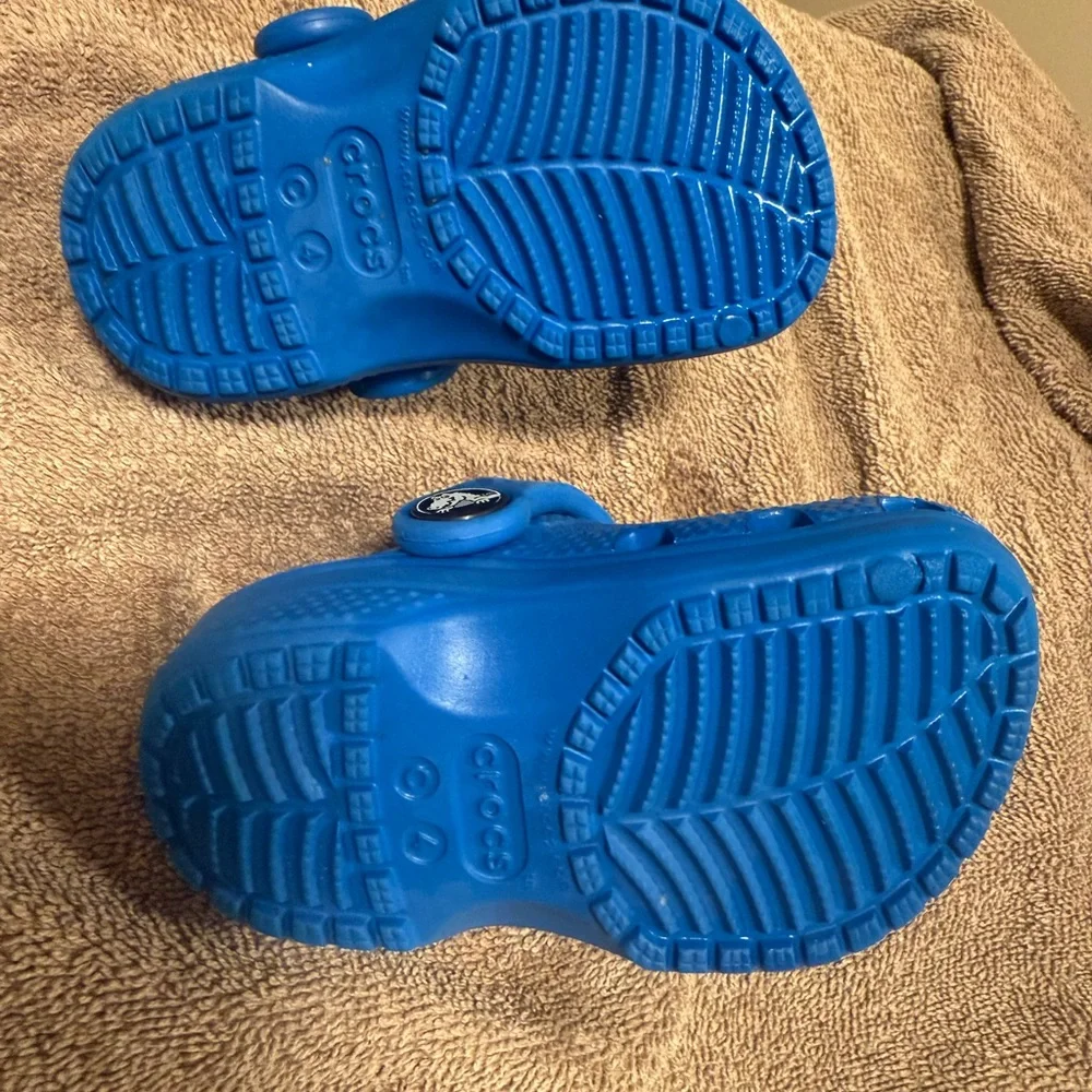 CROCS Kids Vibrant Blue Sandals - Picture 2 of 4